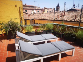Appartamento con terrazza tra i tetti del centro